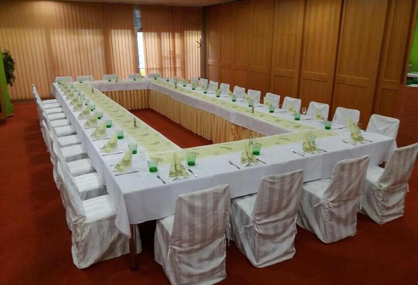 فندق Tennis Club