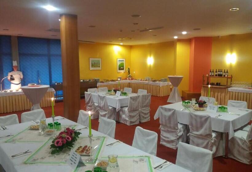 فندق Tennis Club