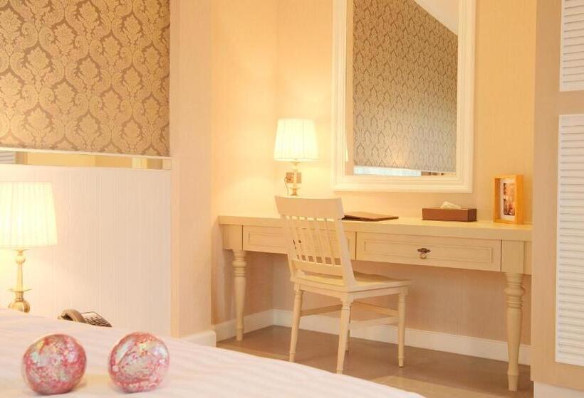 ホテル The Raya Surawong Bangkok