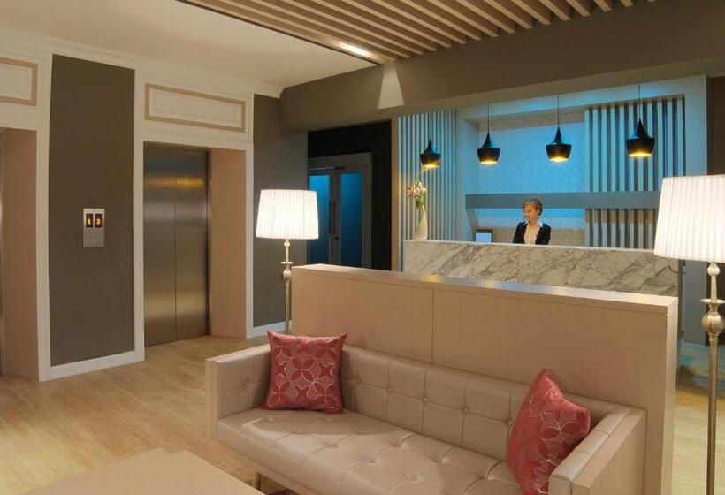 ホテル The Raya Surawong Bangkok