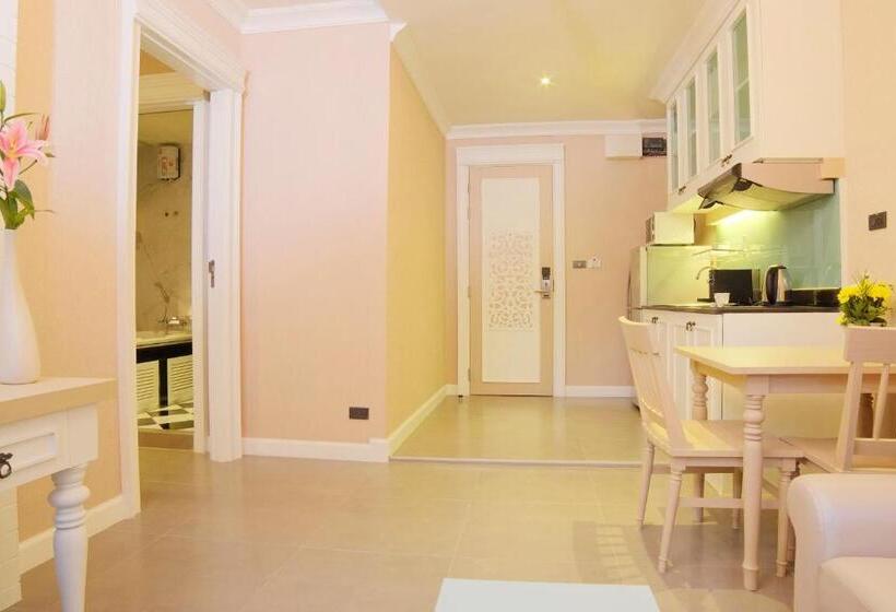 ホテル The Raya Surawong Bangkok