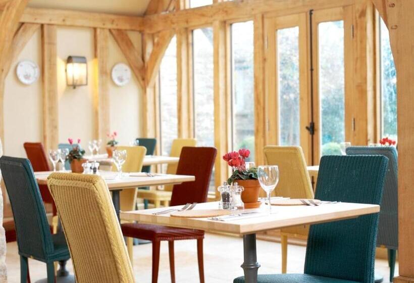 فندق The Swan Inn Swinbrook