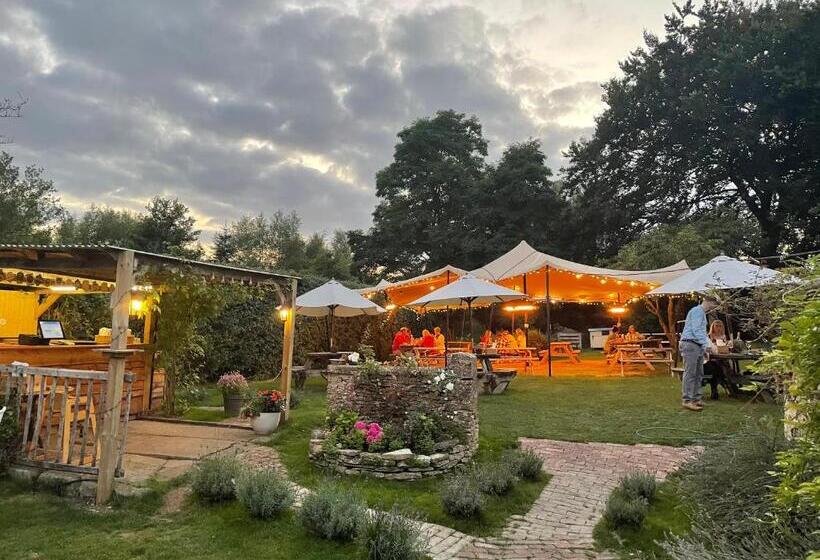 فندق The Swan Inn Swinbrook