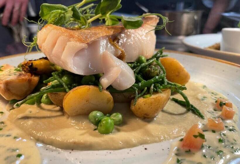 فندق The Swan Inn Swinbrook