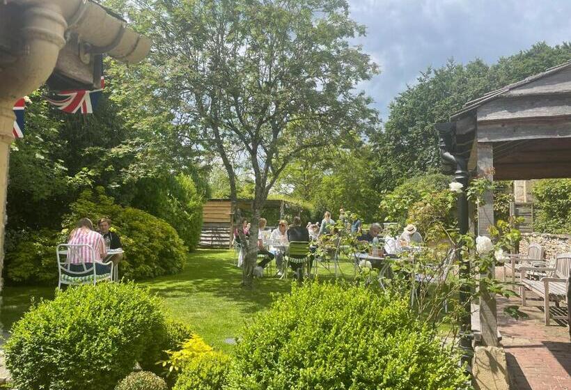 فندق The Swan Inn Swinbrook