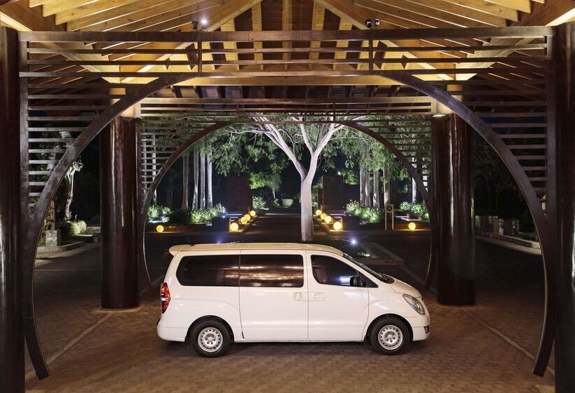 Indura Beach & Golf Resort Curio Collection By Hilton