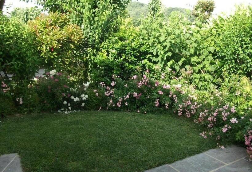 Joia Hotel & Luxury Apartments