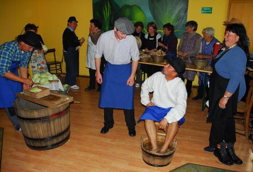 Lipa Hotel és étterem