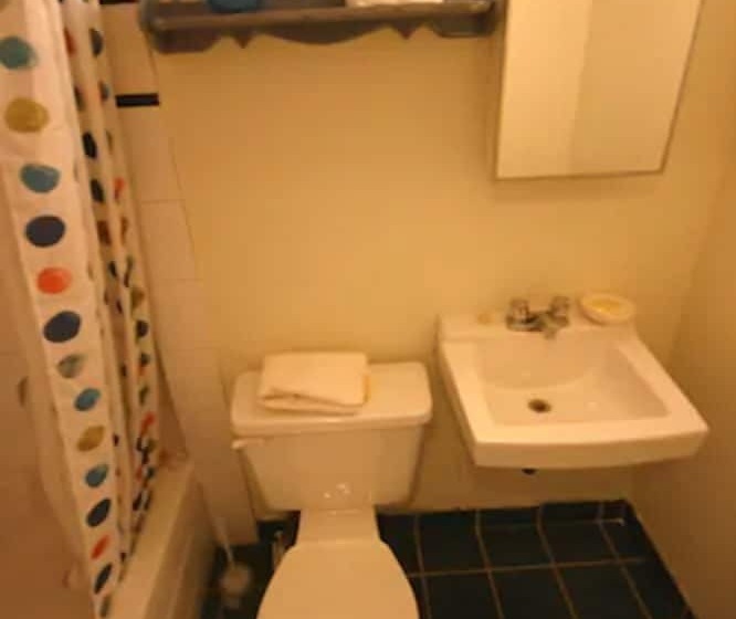 Отель Toronto Furnished Living