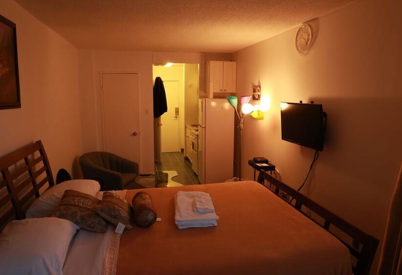 Отель Toronto Furnished Living