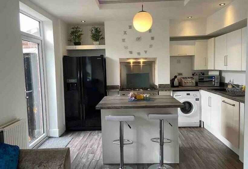 2 Bed Sleeps 6 Beach Retreat St Annes On Sea