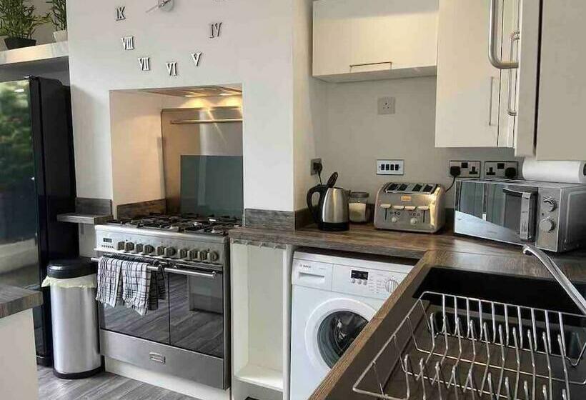 2 Bed Sleeps 6 Beach Retreat St Annes On Sea