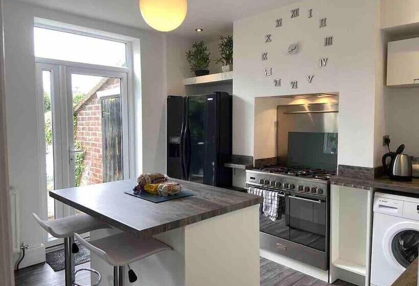 2 Bed Sleeps 6 Beach Retreat St Annes On Sea