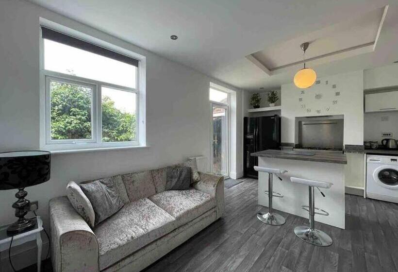 2 Bed Sleeps 6 Beach Retreat St Annes On Sea