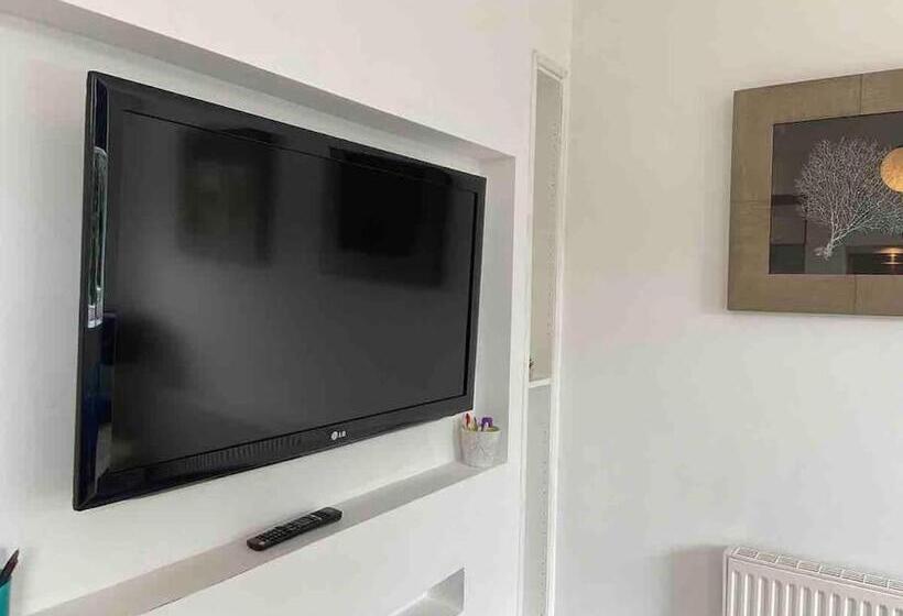 2 Bed Sleeps 6 Beach Retreat St Annes On Sea