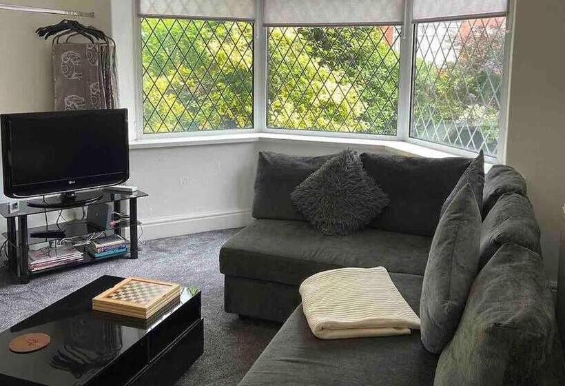 2 Bed Sleeps 6 Beach Retreat St Annes On Sea