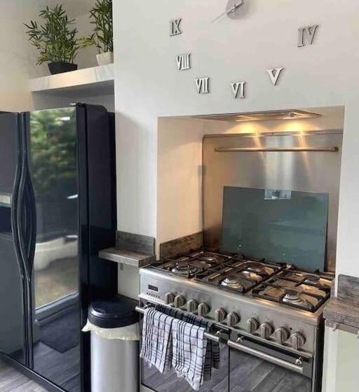 2 Bed Sleeps 6 Beach Retreat St Annes On Sea