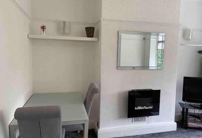 2 Bed Sleeps 6 Beach Retreat St Annes On Sea