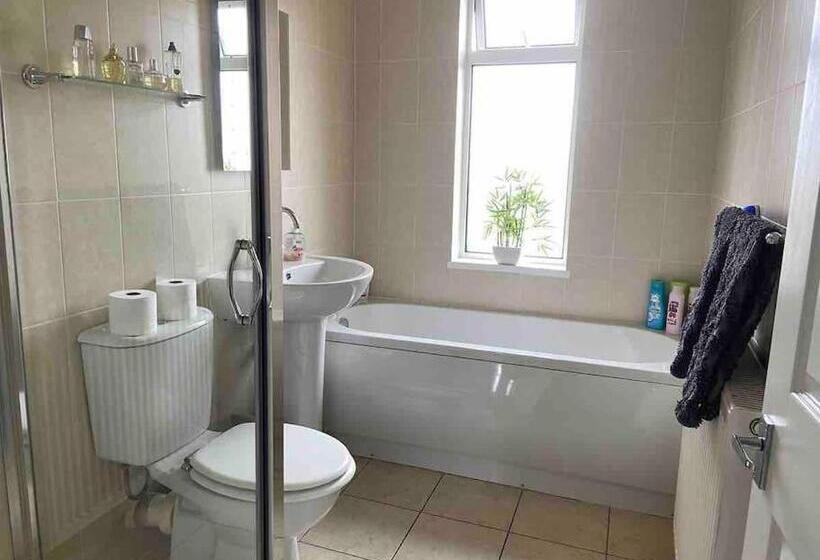 2 Bed Sleeps 6 Beach Retreat St Annes On Sea