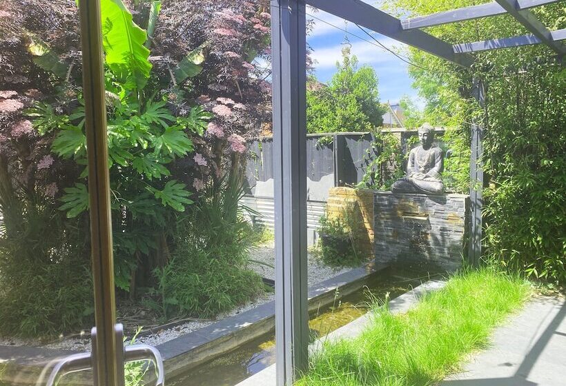 Zen Garden Cottage   Patio & Parking By The Bay