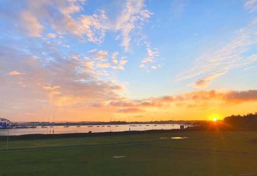 Zen Garden Cottage   Patio & Parking By The Bay