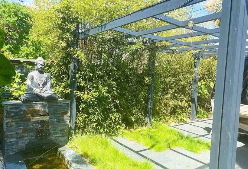 Zen Garden Cottage   Patio & Parking By The Bay