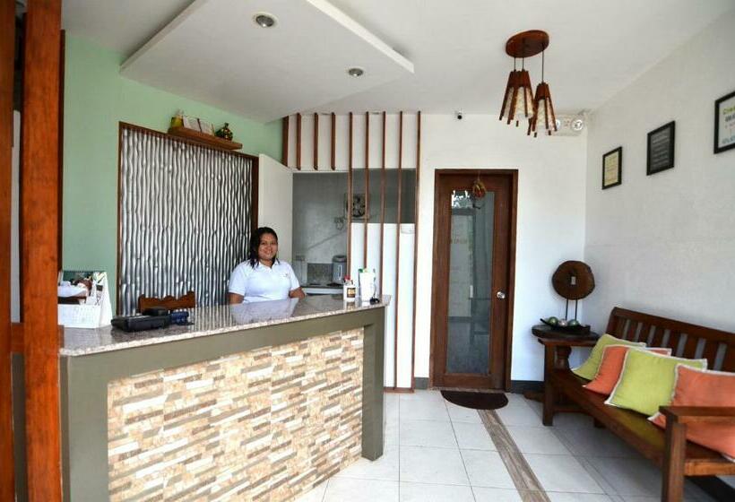 הוסטל Highway To H Inn