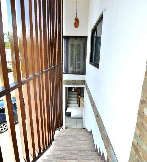 הוסטל Highway To H Inn