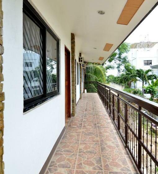 הוסטל Highway To H Inn