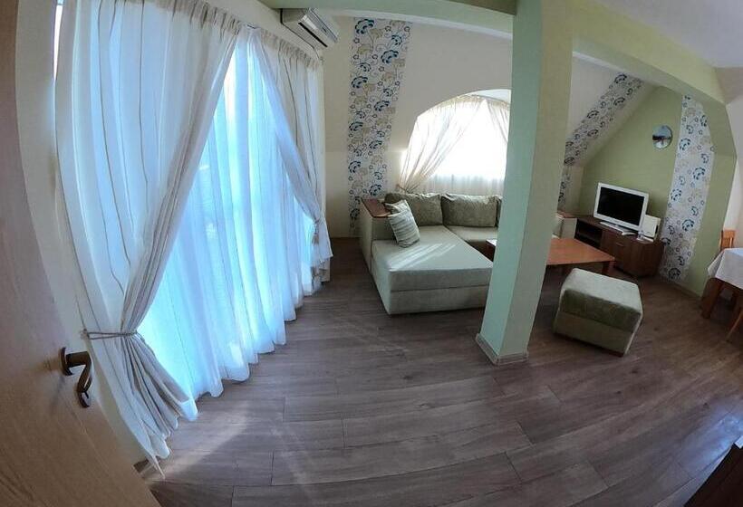 Aquaria Holiday Apartments