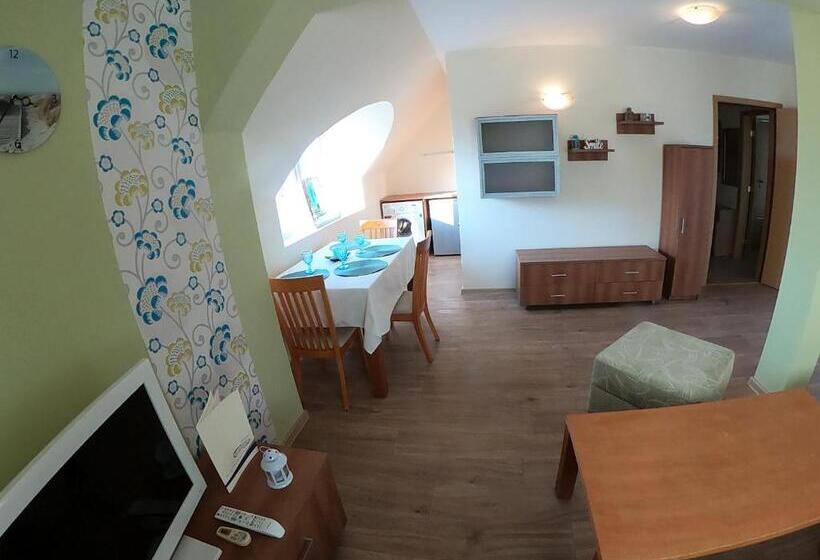 Aquaria Holiday Apartments