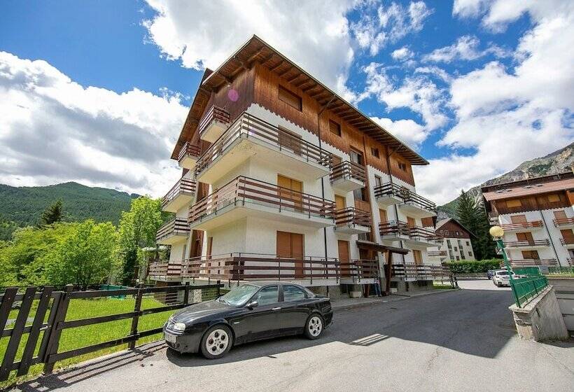 Bramé La Fam 32 Few Steps From Skiing   Happy Rentals