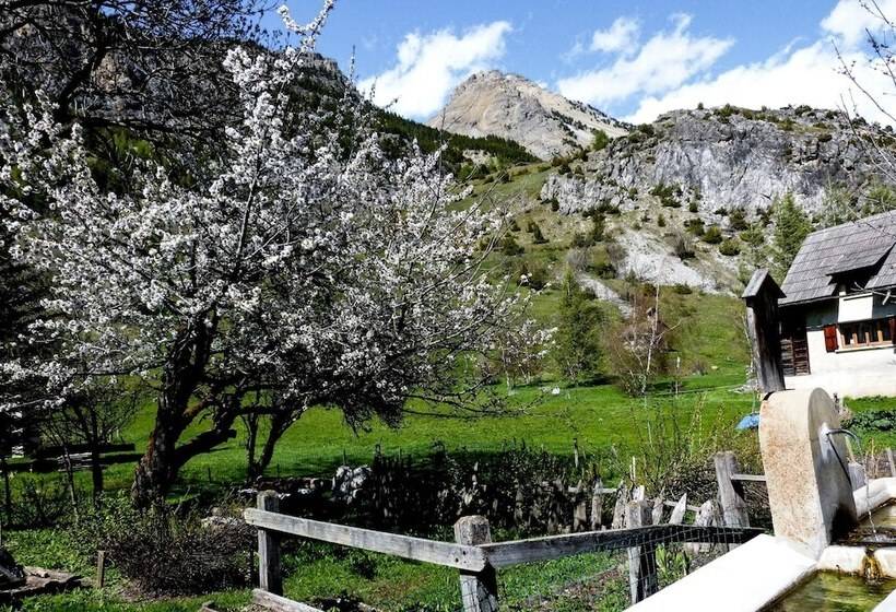 Bramé La Fam 32 Few Steps From Skiing   Happy Rentals