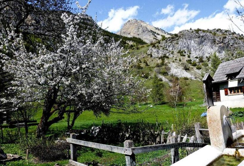 Bramé La Fam 32 Few Steps From Skiing   Happy Rentals