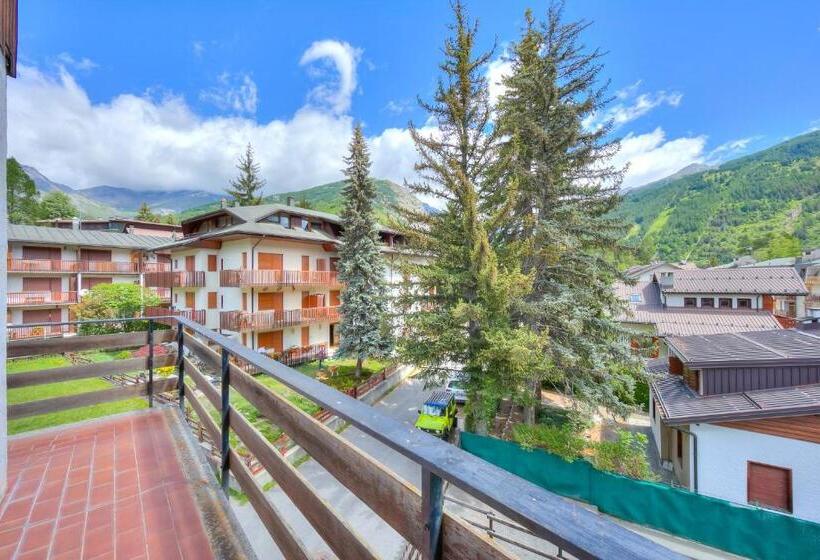 Bramé La Fam 32 Few Steps From Skiing   Happy Rentals