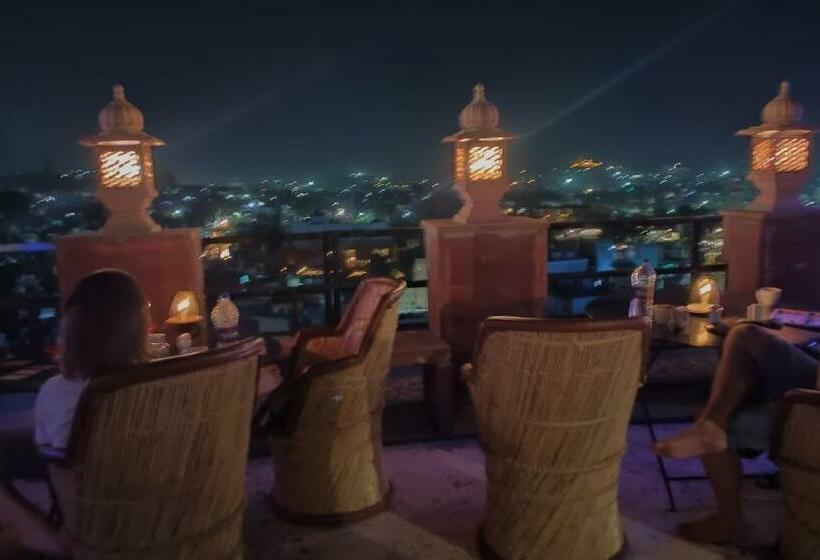 פנסיון Hill View