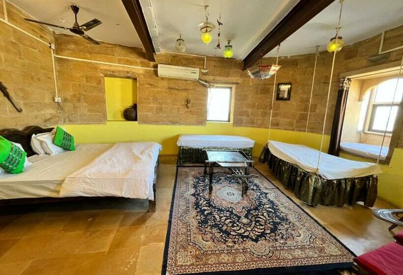 פנסיון Saffron Guest House