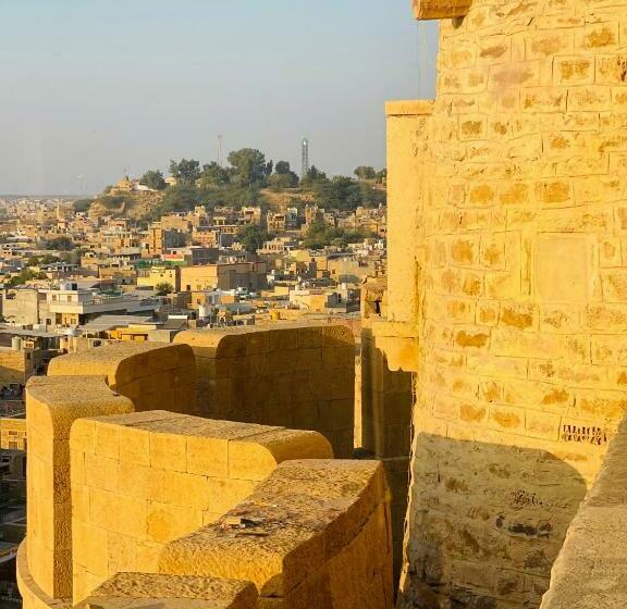 פנסיון Saffron Guest House