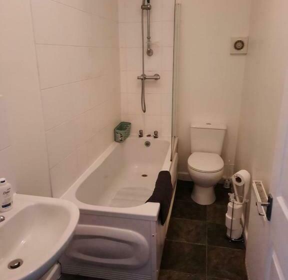 Rest House In Clayton Le Moors Accrington Free Wifi, Free Parking