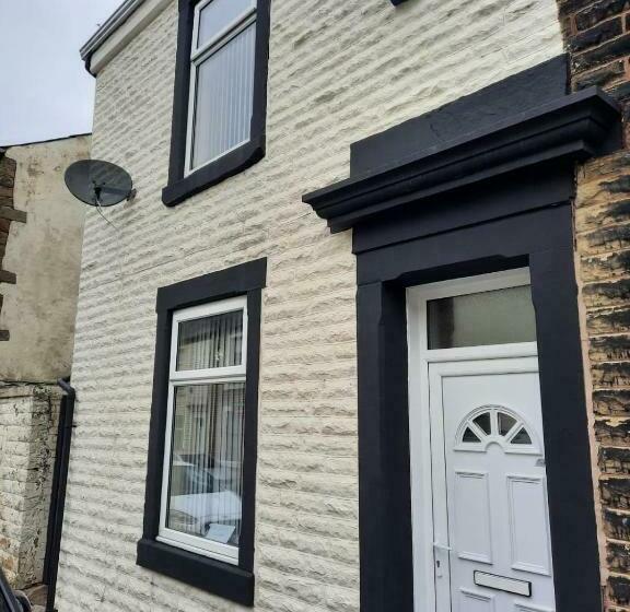 Rest House In Clayton Le Moors Accrington Free Wifi, Free Parking