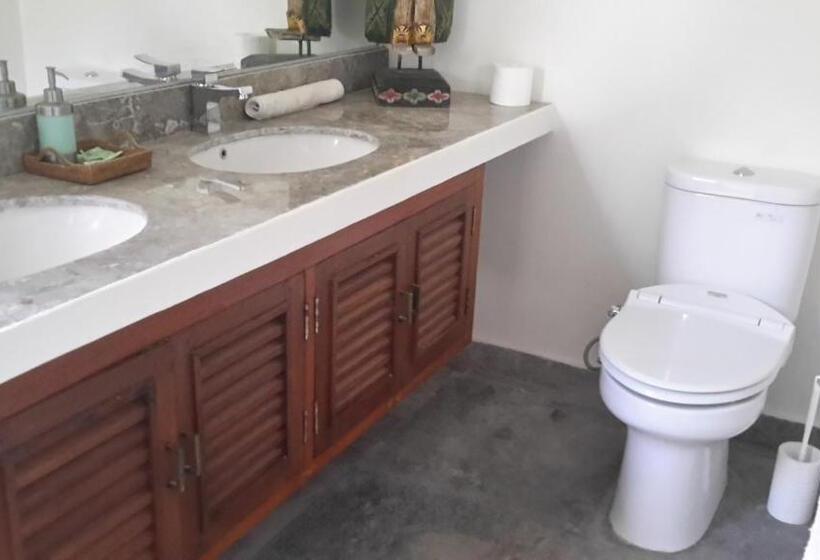 פנסיון Amed Beach Villa