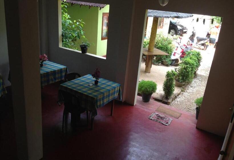 بنسيون Mirissa Ocean Breeze