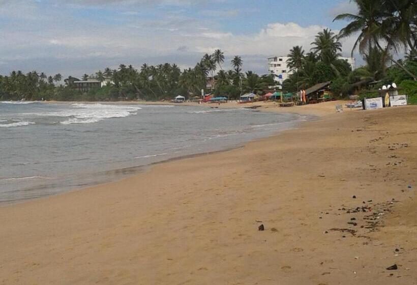 بنسيون Mirissa Ocean Breeze