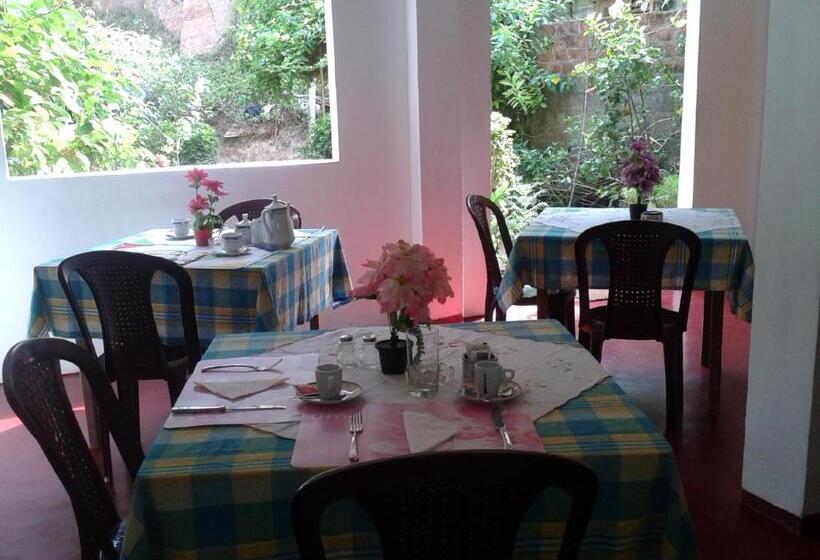 بنسيون Mirissa Ocean Breeze