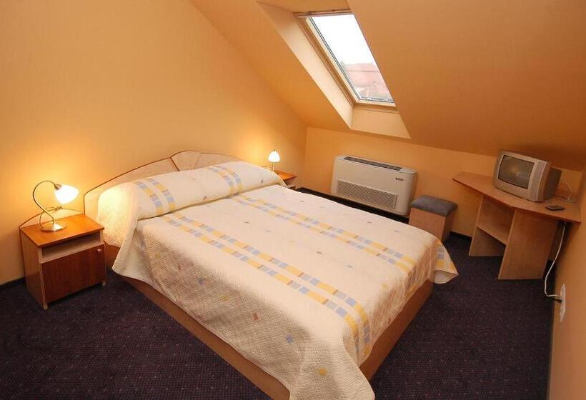 פנסיון Tündérpart Vendégház