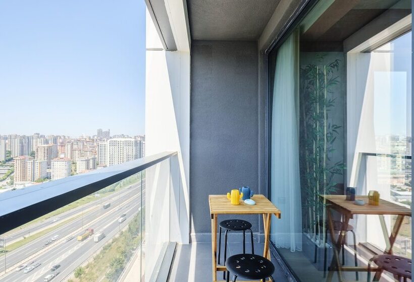 Roya Nova Residence By Newinn