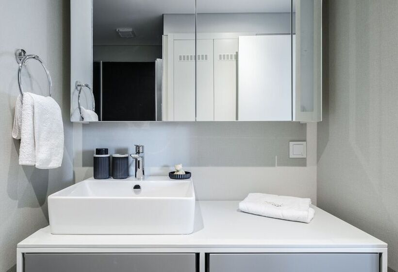 Roya Nova Residence By Newinn