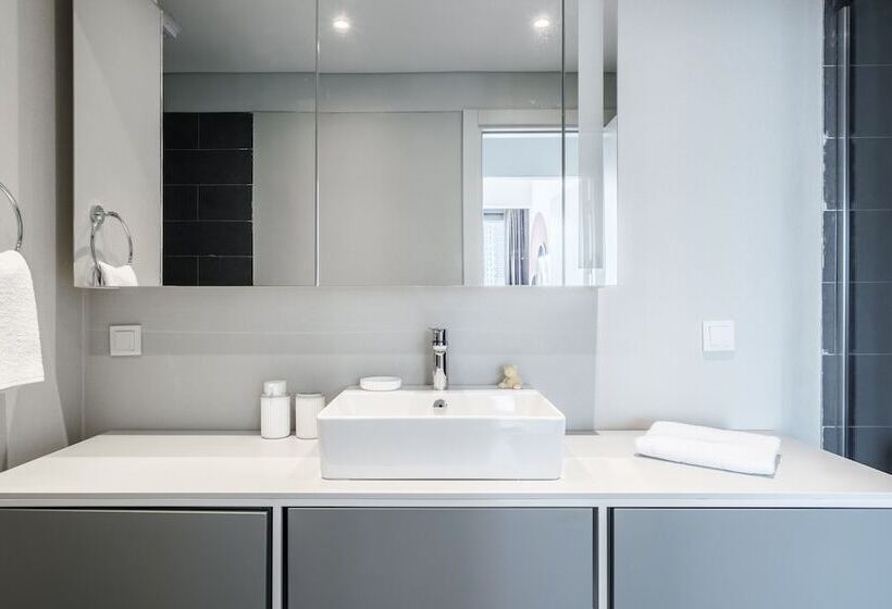 Roya Nova Residence By Newinn