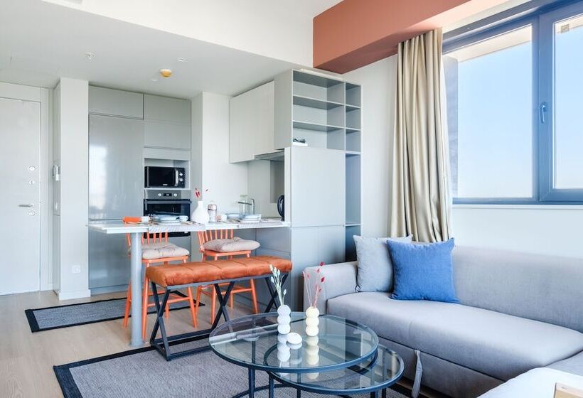 Roya Nova Residence By Newinn