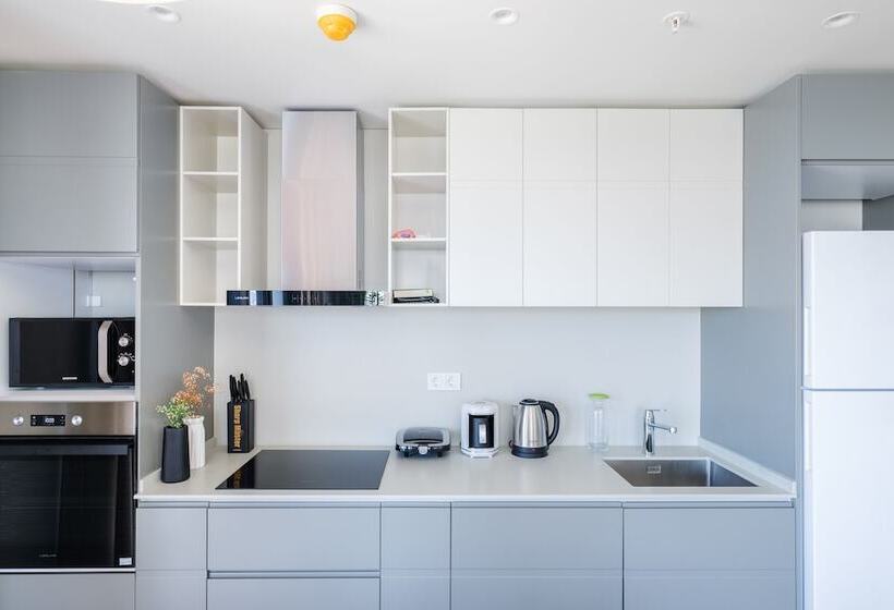 Roya Nova Residence By Newinn